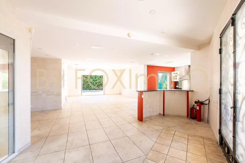 Maison - 334 m² - 8 pièces