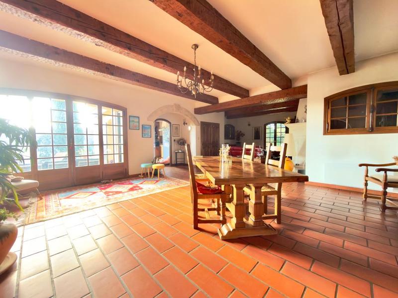 Propriété - 203 m² - 6 pièces