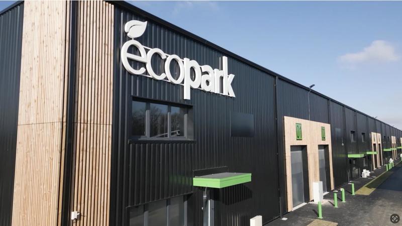 Local d'activité / Entrepôt - 225 m² - 4 pièces