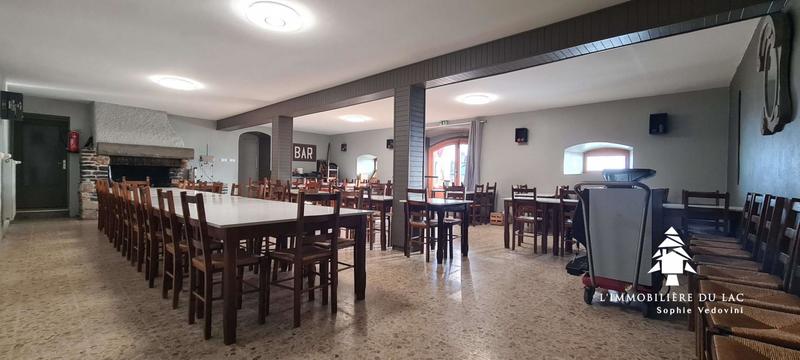 Local commercial - 451 m² - 2 pièces