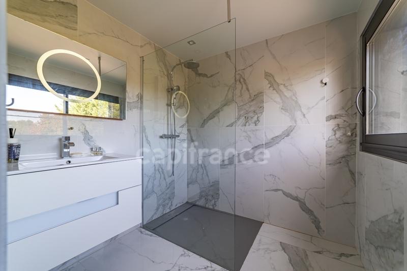 Maison - 400 m² - 12 pièces