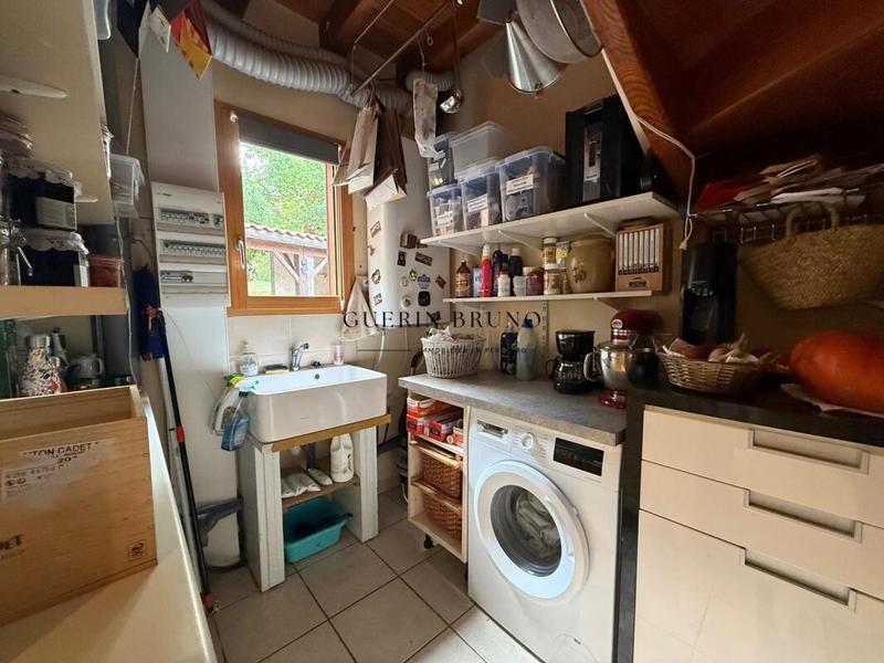 Maison - 208 m² - 11 pièces