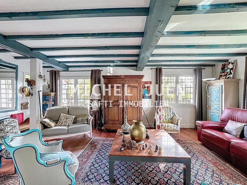 Maison - 232 m² - 6 pièces