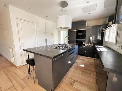 Maison - 80 m² - 5 pièces