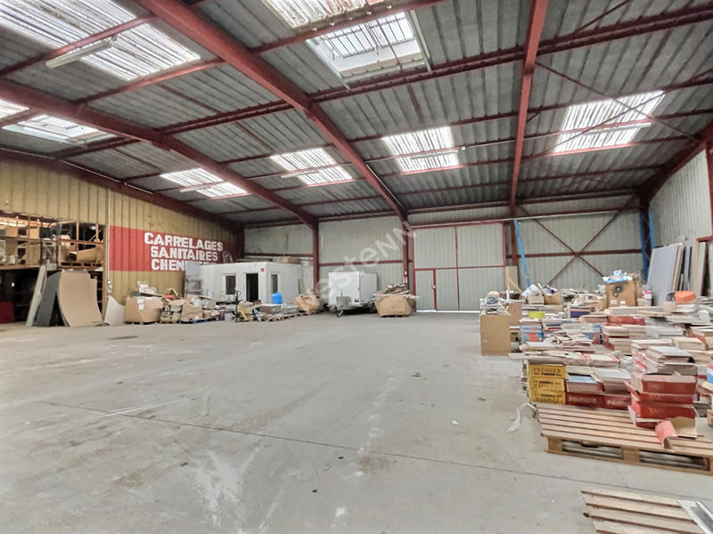 Local commercial - 1 920 m²