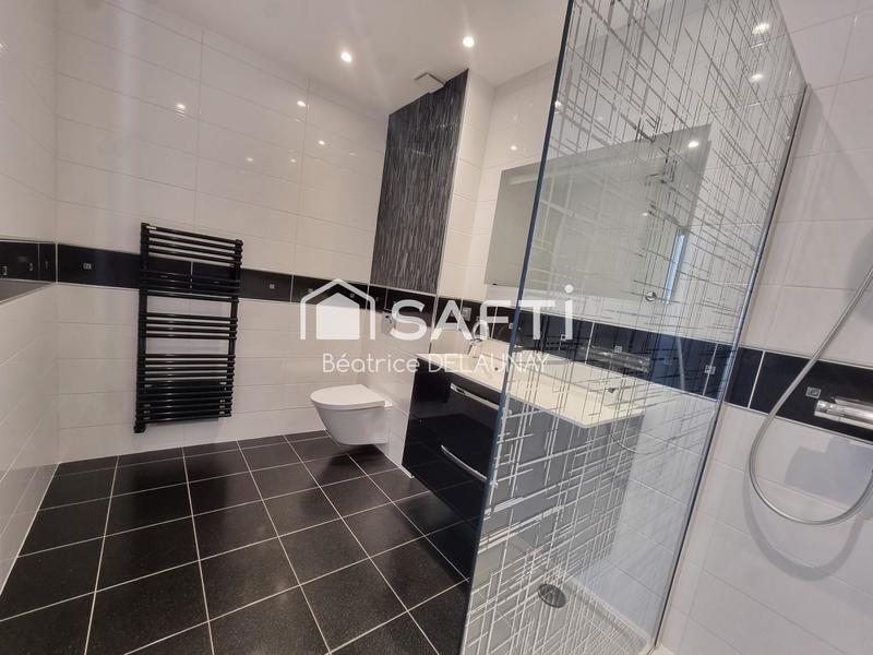 Maison - 331 m² - 8 pièces