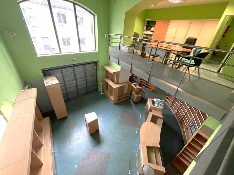 Local commercial - 240 m² - 6 pièces