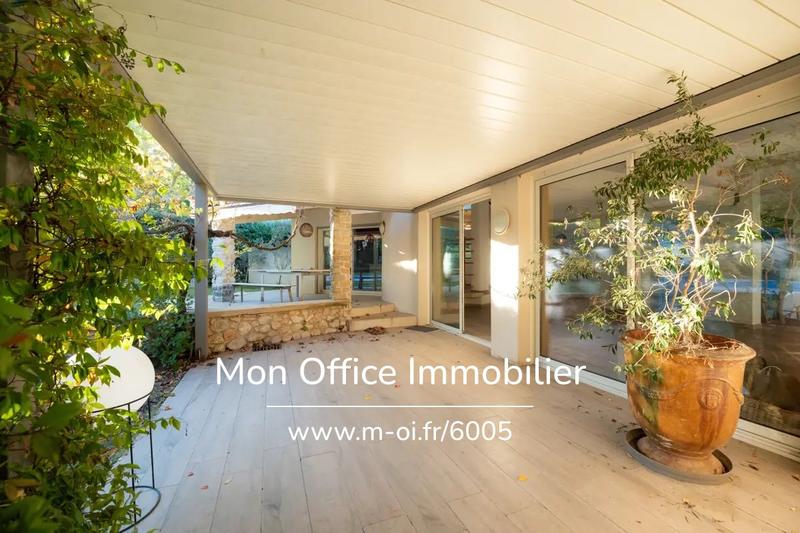 Maison - 275 m² - 10 pièces