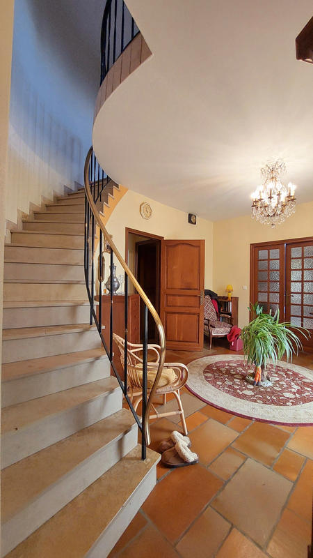 Maison - 220 m² - 7 pièces