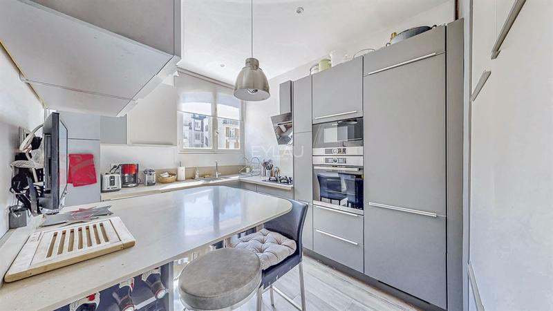 Appartement - 140 m² - 5 pièces