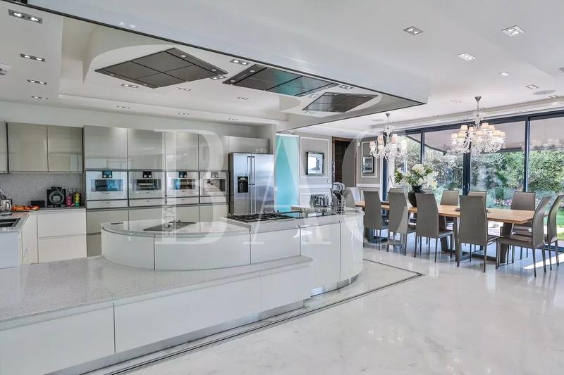 Villa - 1 000 m² - 22 pièces