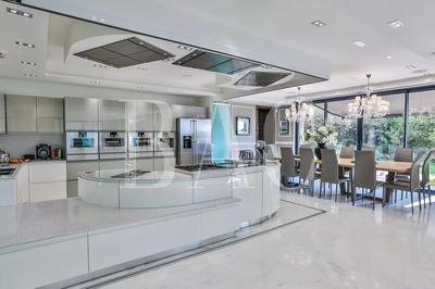 Villa - 1 000 m² - 22 pièces