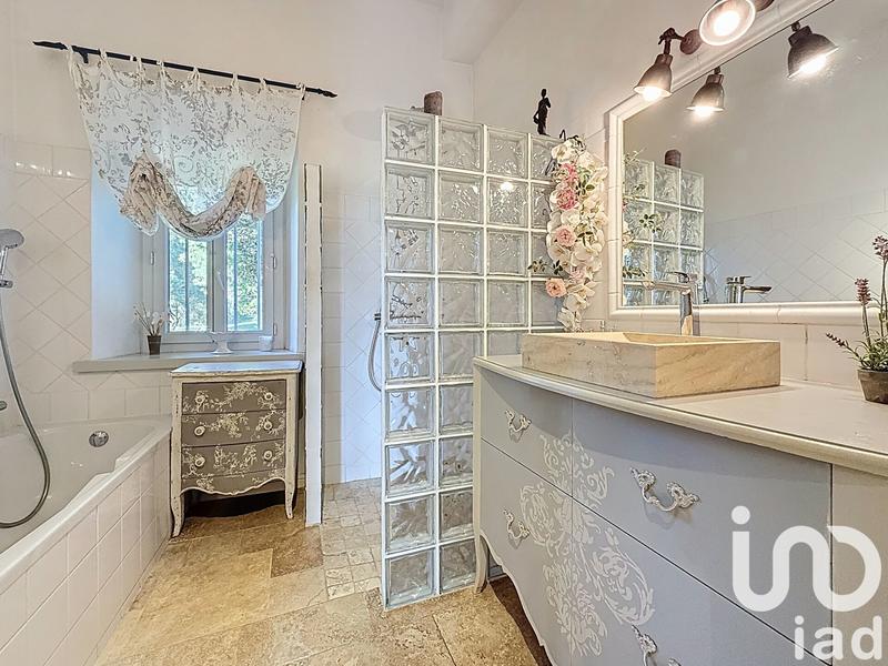 Maison - 350 m² - 12 pièces