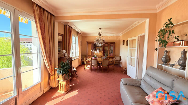 Maison traditionnelle - 163 m² - 7 pièces