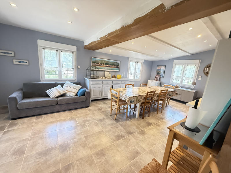 Maison - 225 m² - 11 pièces