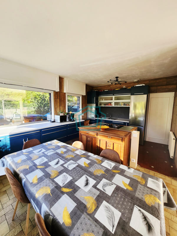 Maison - 144 m² - 7 pièces