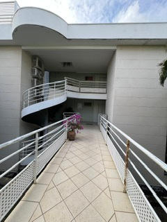 Appartement - 98 m² - 4 pièces