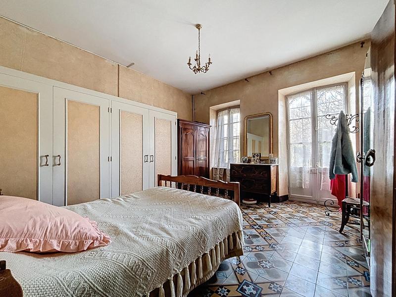 Maison - 298 m² - 13 pièces