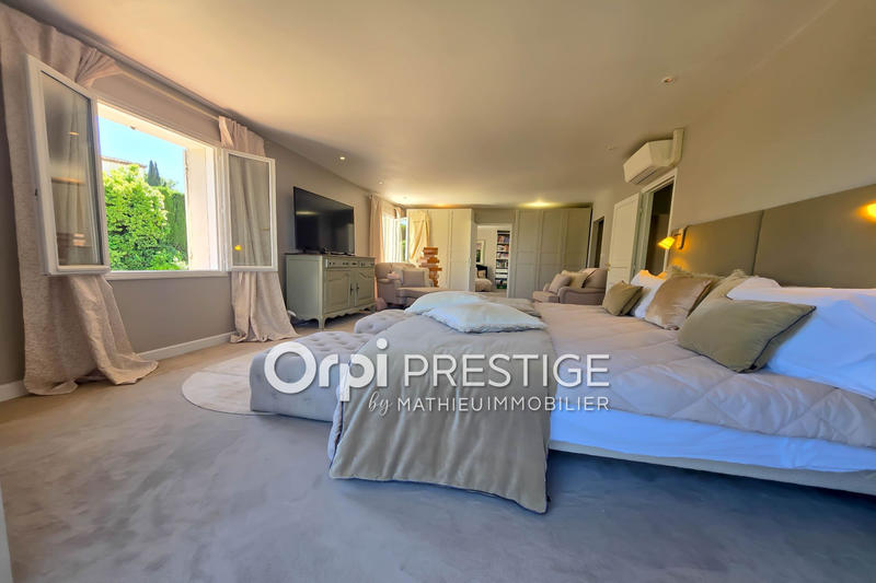 Villa - 329 m² - 12 pièces