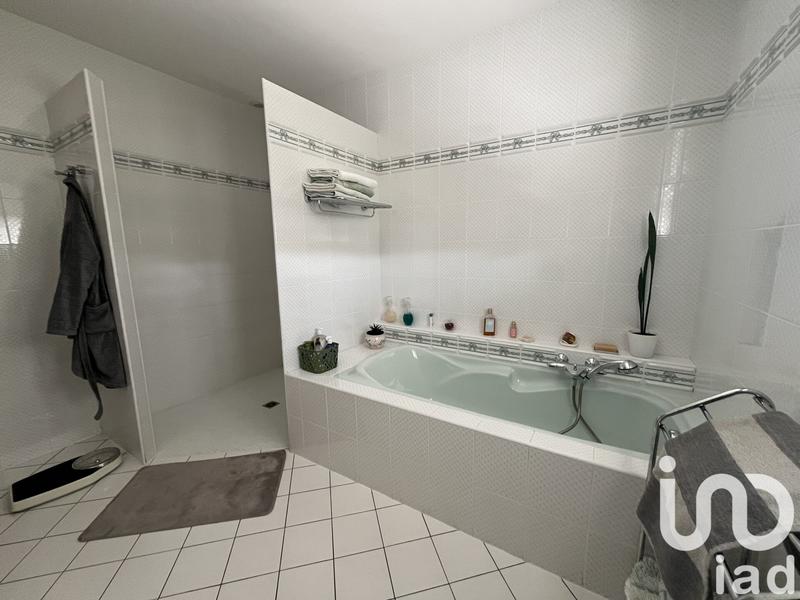 Maison - 221 m² - 6 pièces