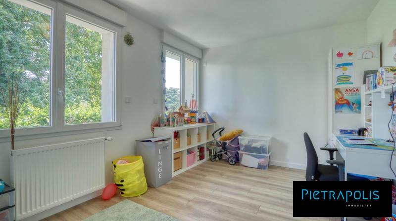 Maison - 220 m² - 9 pièces