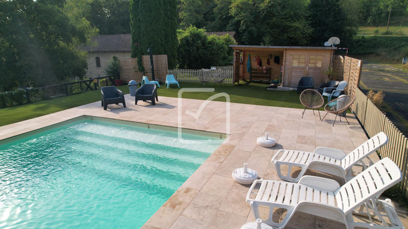 Propriété - 800 m² - 30 pièces