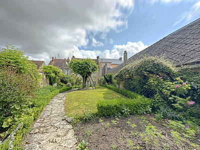 Maison - 285 m² - 9 pièces