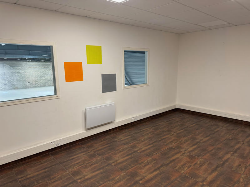 Local d'activités - 1 701 m²