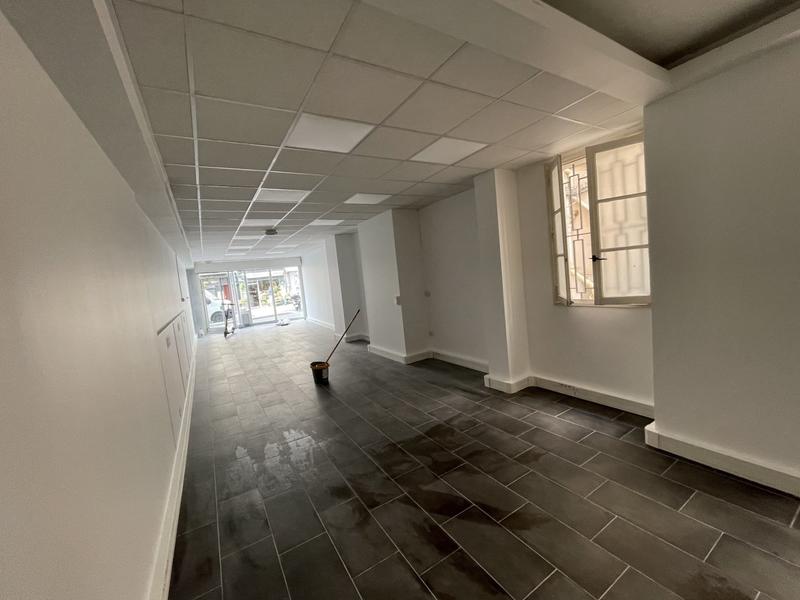 Magasins - 90 m² - 2 pièces