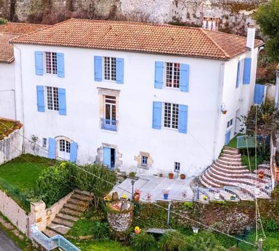 Demeure - 205 m² - 7 pièces