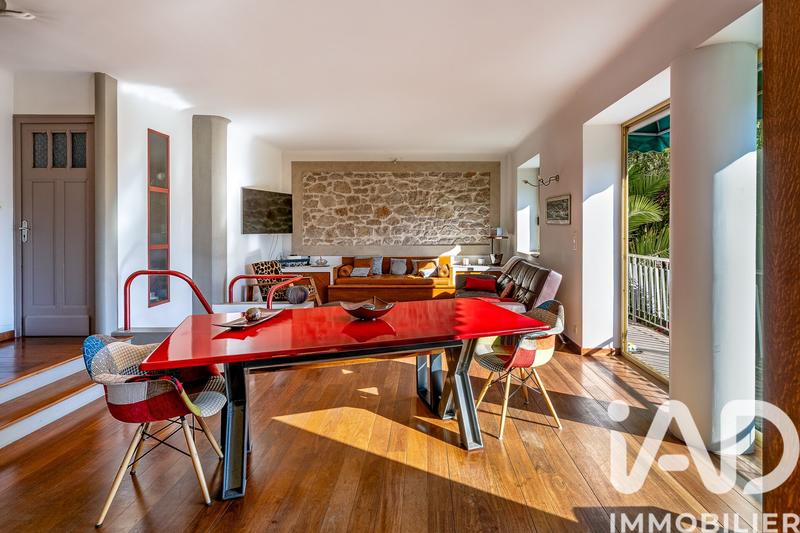 Maison - 234 m² - 7 pièces