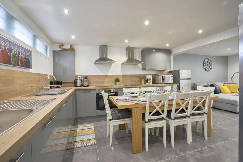 Maison - 145 m² - 9 pièces