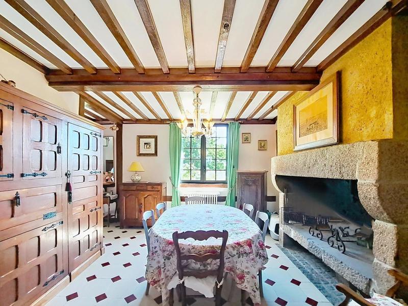 Maison - 220 m² - 8 pièces