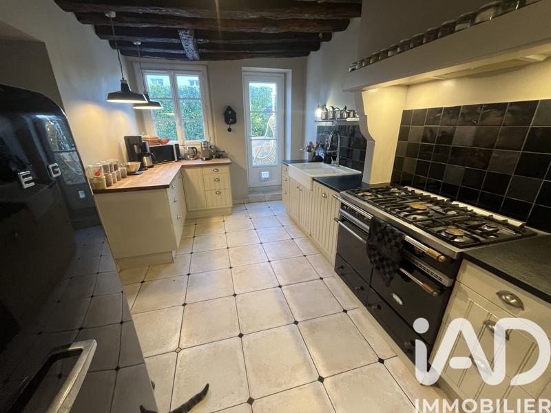 Maison - 230 m² - 8 pièces