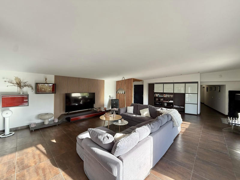 Appartement - 233 m² - 7 pièces