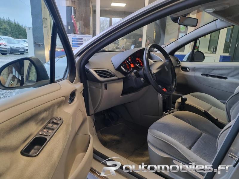 Peugeot 207 1.4 I 90 Executive Pack