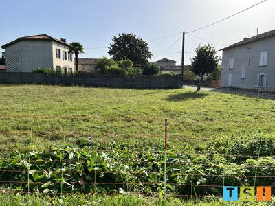 Terrain constructible - 1 858 m²