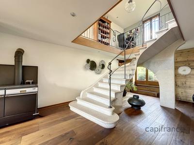 Maison - 210 m² - 6 pièces