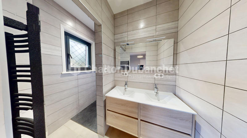 Maison - 245 m² - 9 pièces