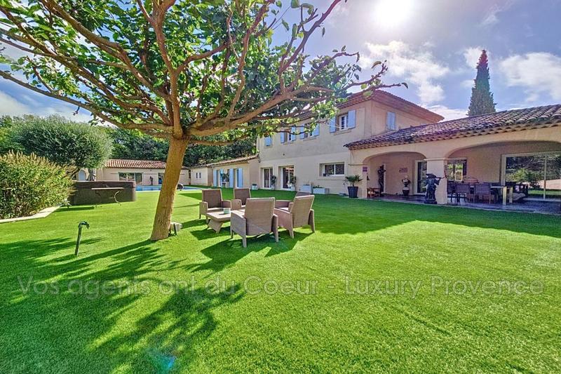 Propriété - 360 m² - 10 pièces