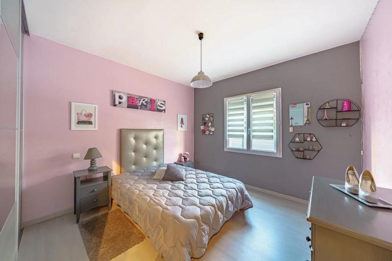 Propriété - 207 m² - 9 pièces