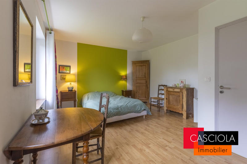 Maison - 318 m² - 8 pièces