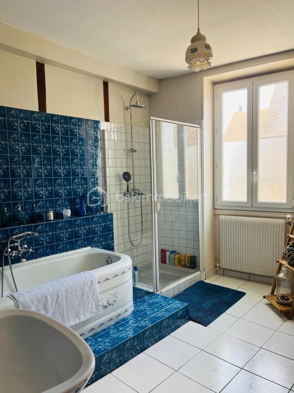 Maison - 245 m² - 8 pièces