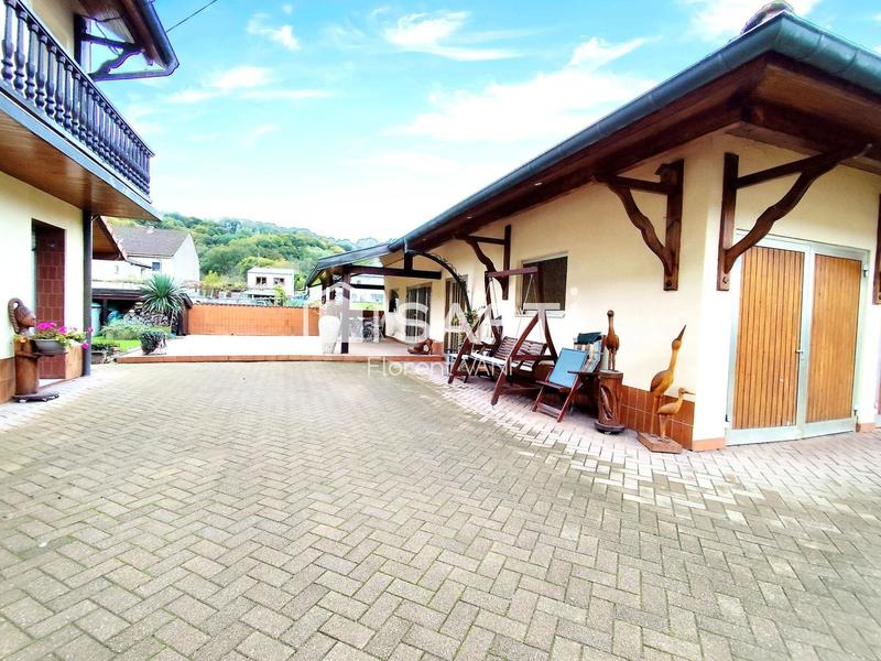 Maison - 230 m² - 12 pièces