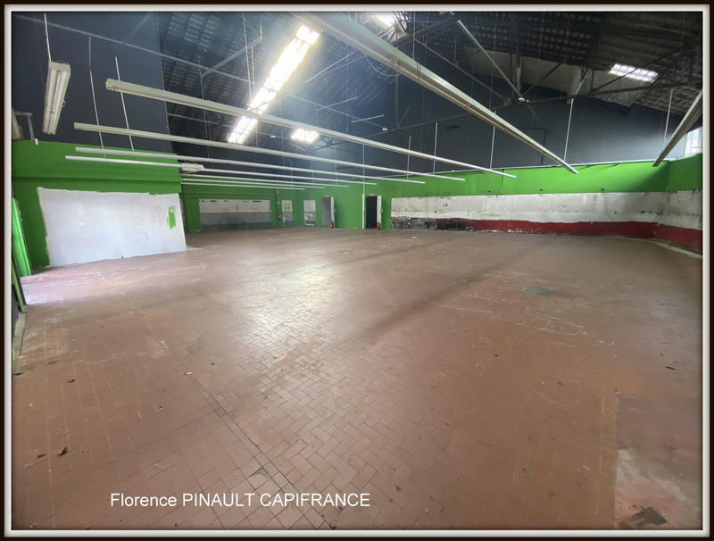 Local commercial - 458 m² - 8 pièces