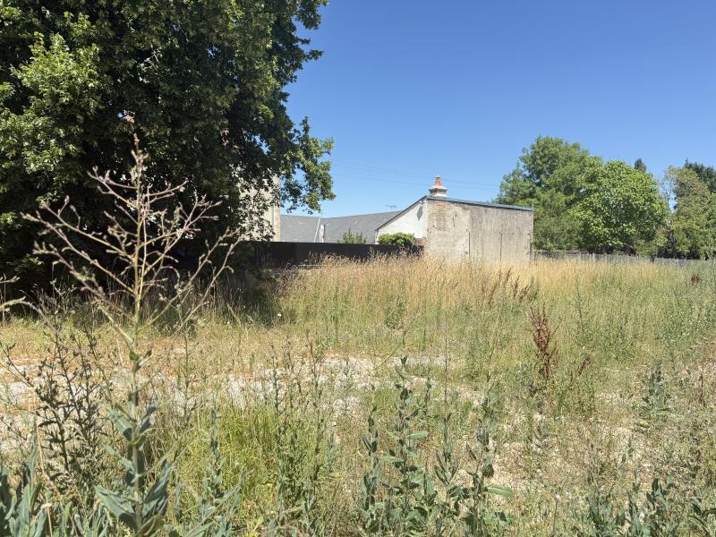 Terrain constructible - 703 m²