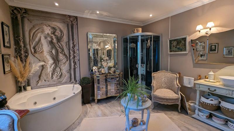 Maison - 222 m² - 6 pièces