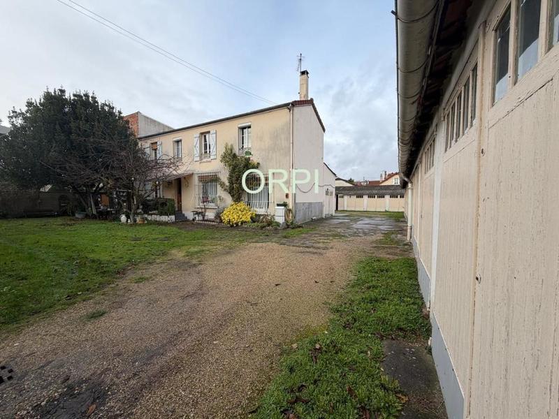 Maison - 221 m² - 5 pièces