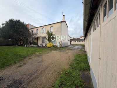 Maison - 221 m² - 5 pièces