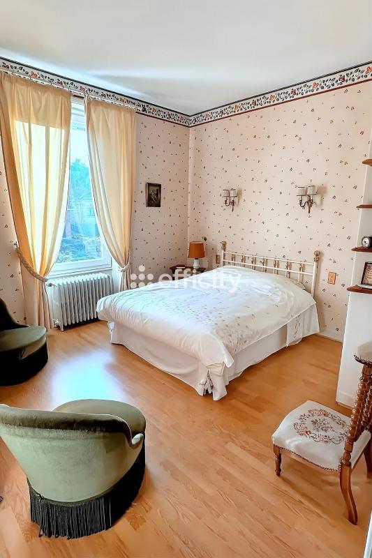 Maison - 215 m² - 8 pièces